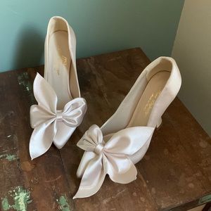 NWOT Occasion Heels Size 37 (6.5)